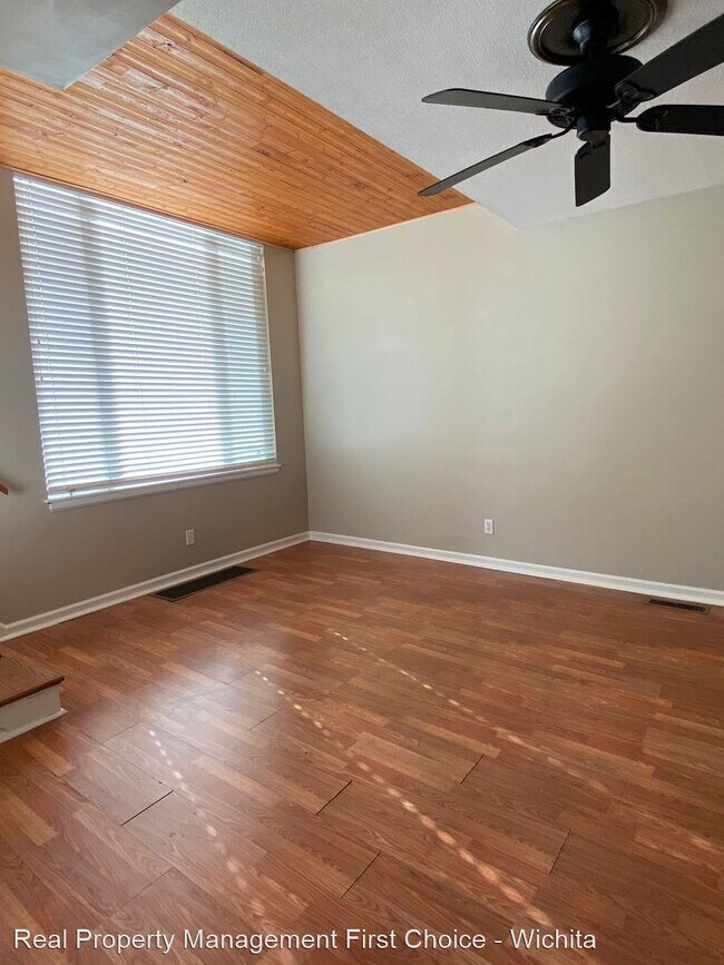 Building Photo - 2 br, 1 bath House - 725 W Stackman Dr #8