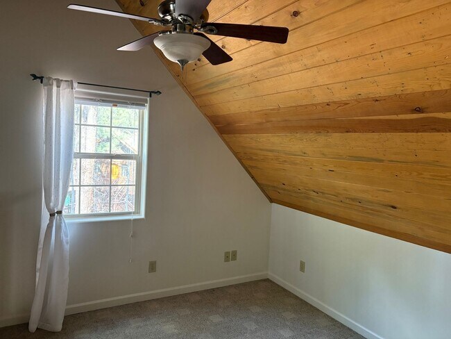 Building Photo - Great Quiet 3BR, 2 BA House in Kachina Vil...