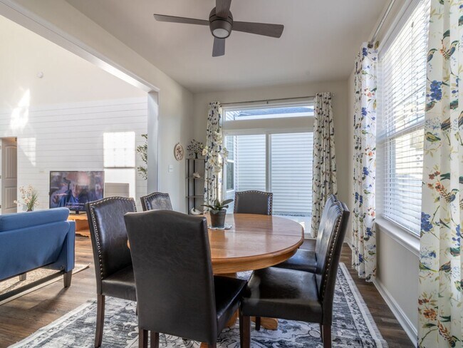 Building Photo - Year round - Furnished Townhome - Frankford