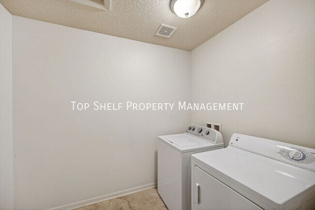 Building Photo - 9125 Greenspire Dr