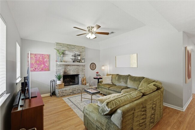 Building Photo - 3821 Brighton Dr