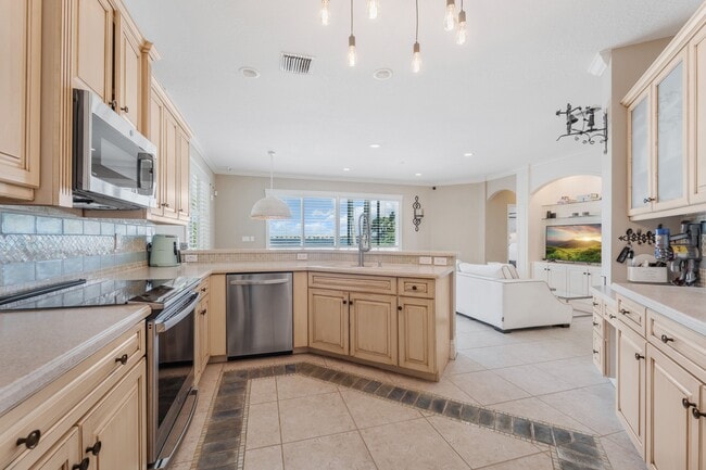 Building Photo - 5235 SW 171st Ave