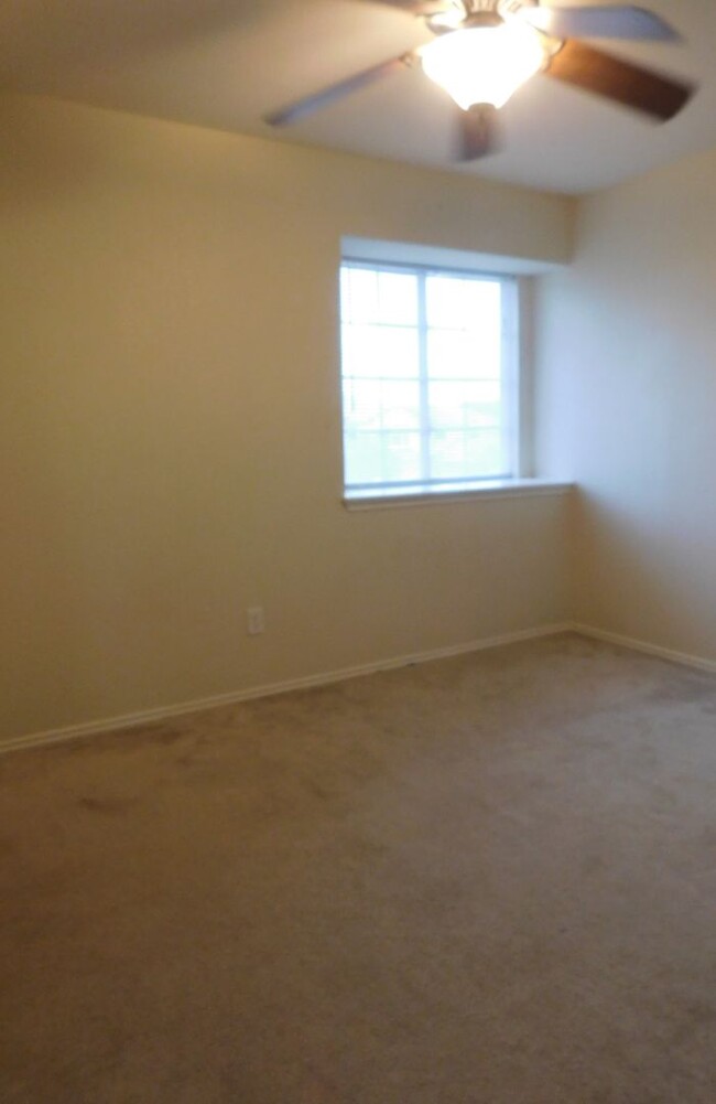 Building Photo - Available NOW!!!! Beautiful 3 bedroom, 2.5...