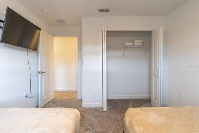 Building Photo - 2705 Scrapbook St