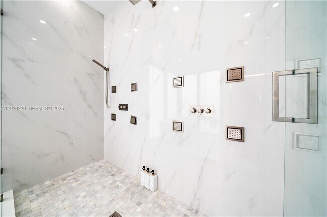 Building Photo - 550 NW 42nd St