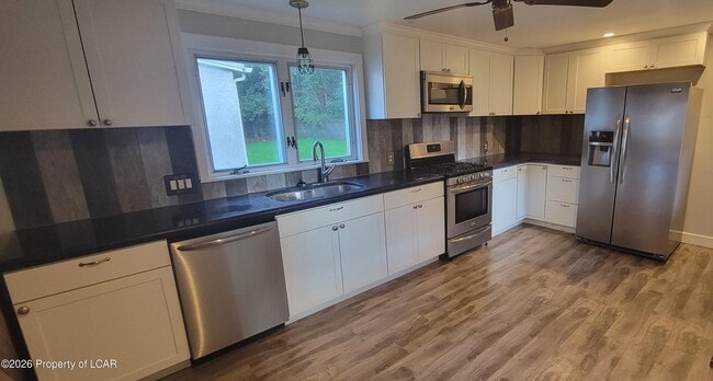 Building Photo - 138 Sand St