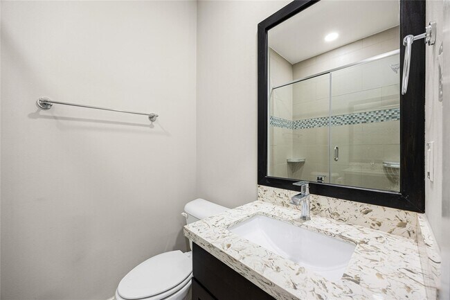 Building Photo - 707 Schwartz St