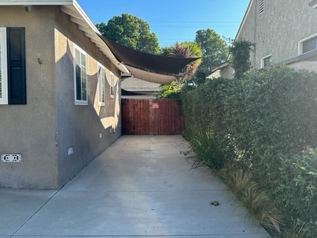 Building Photo - Lakewood living