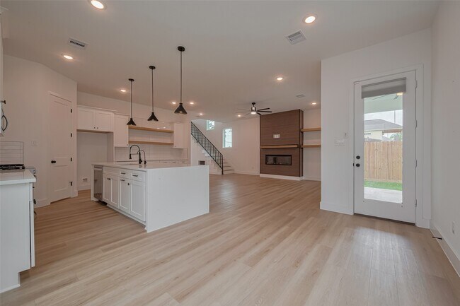 Building Photo - 2532 Wall St