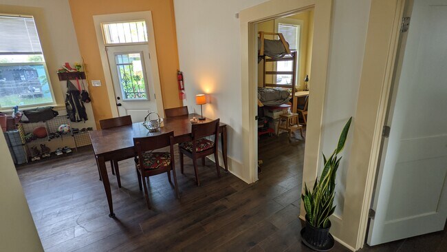 Building Photo - 1738 Allen St