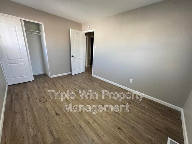 Building Photo - 5122 Ville Maria Ln