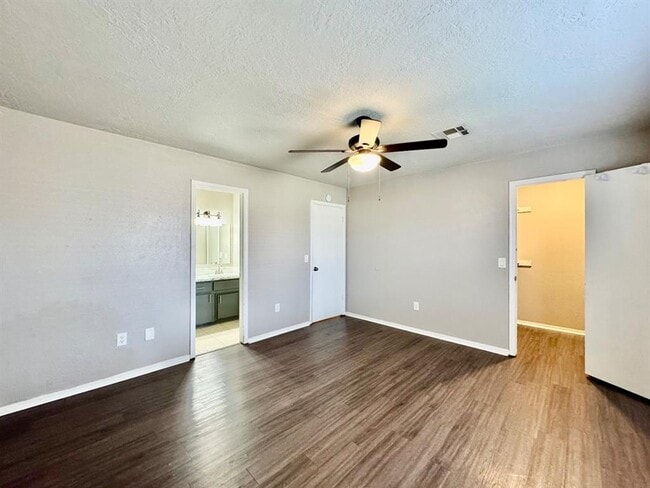 Building Photo - 143 Barrett Pl