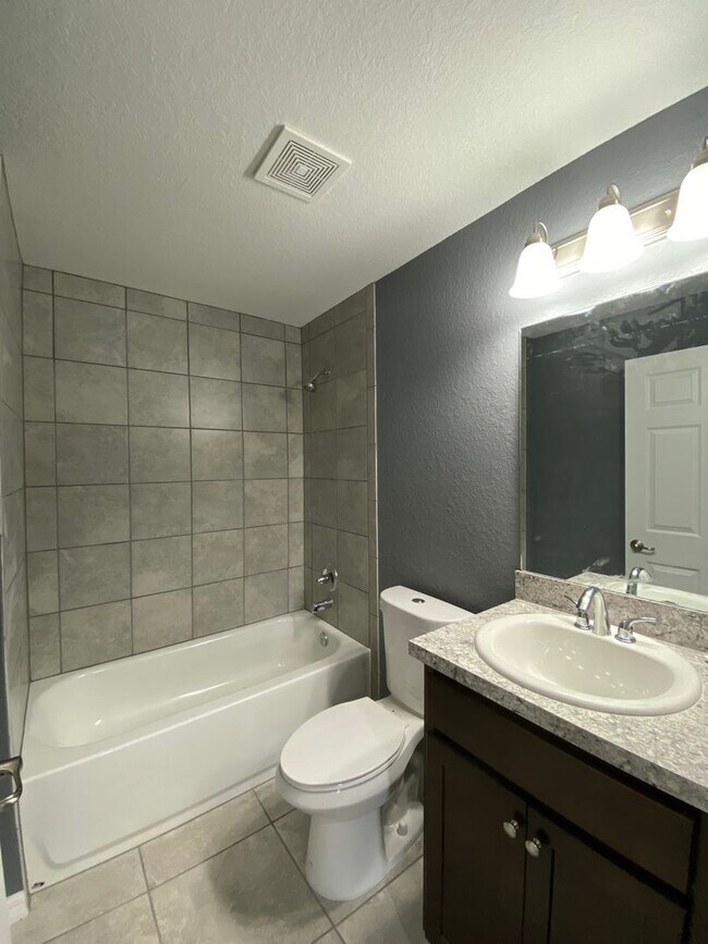 Building Photo - Beautiful Newer  Home - 3/2/2 **WON"T LAST**