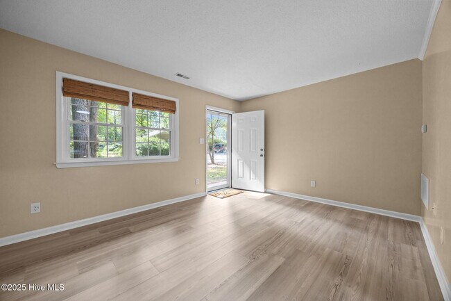 Building Photo - 1190 Gould Rd