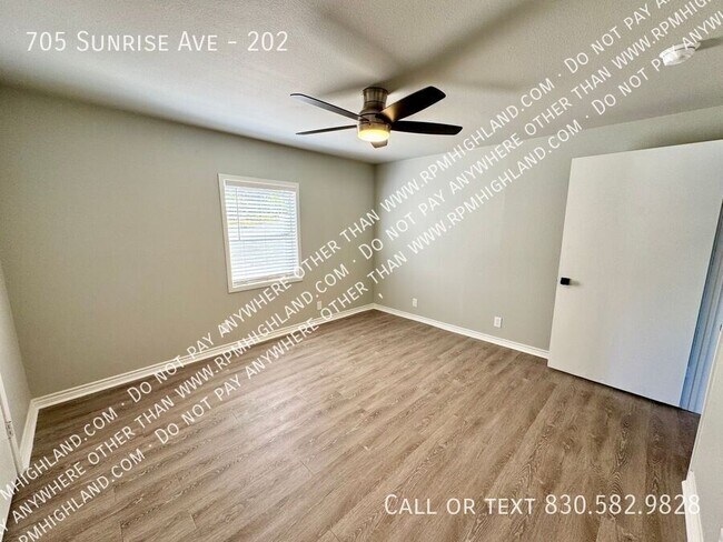 Building Photo - 705 Sunrise Ave