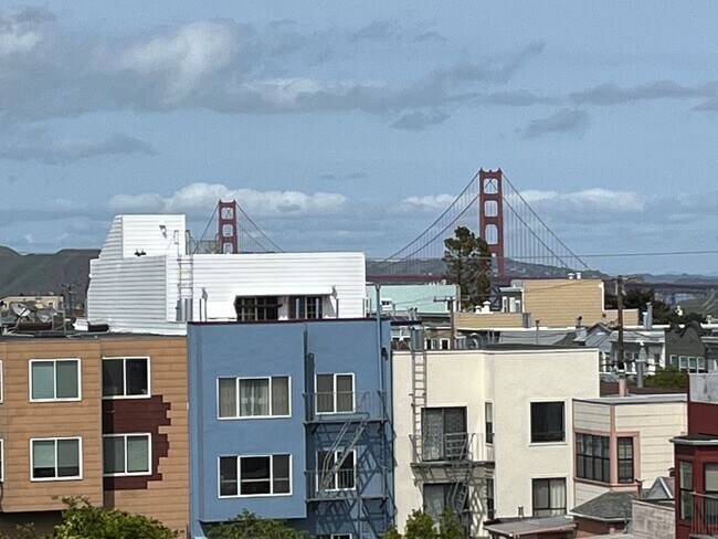 Building Photo - Amazing rare updated full floor Richmond f...