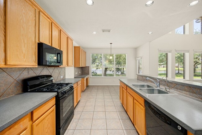 Building Photo - 7711 Summer Shore Dr