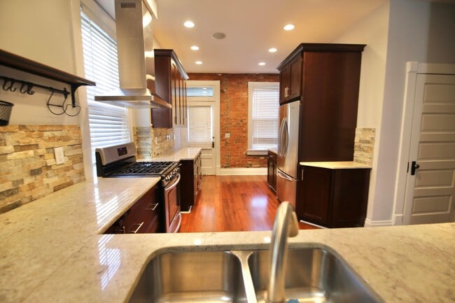 Building Photo - 310 E Beck St