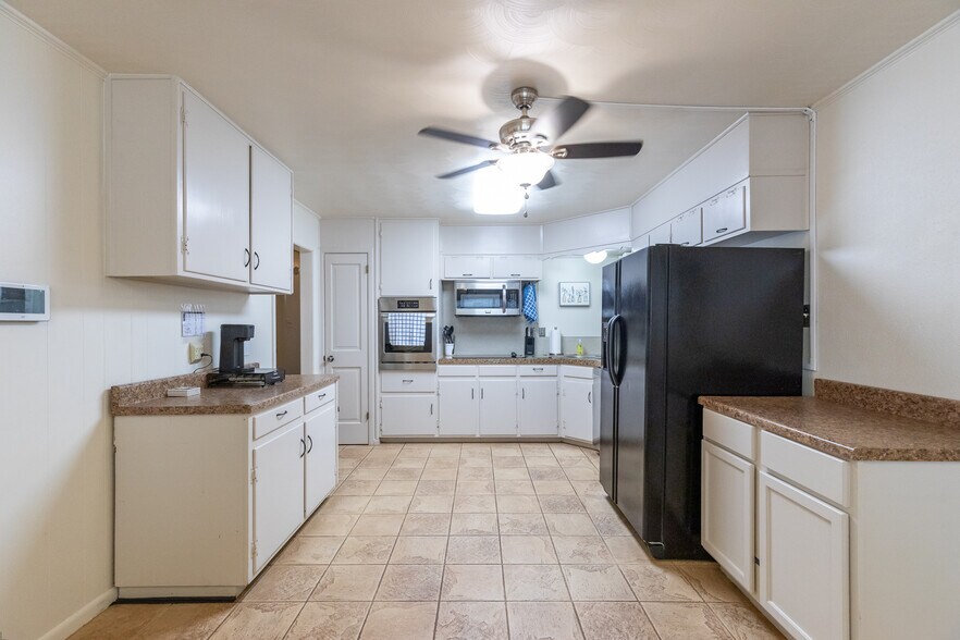 Building Photo - 1802 Glendale Dr