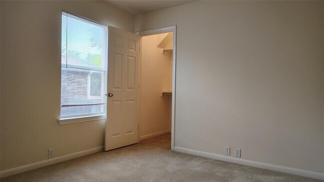 Building Photo - 718 Adler Falls Ln
