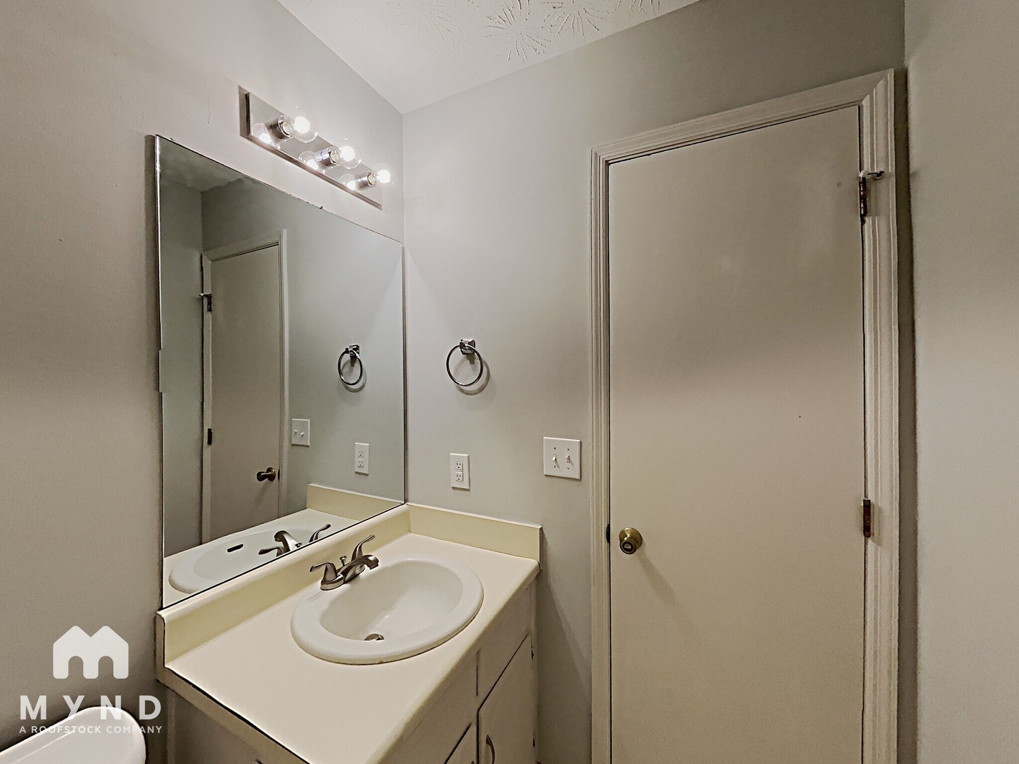 Building Photo - 1427 Hillside Pl SE