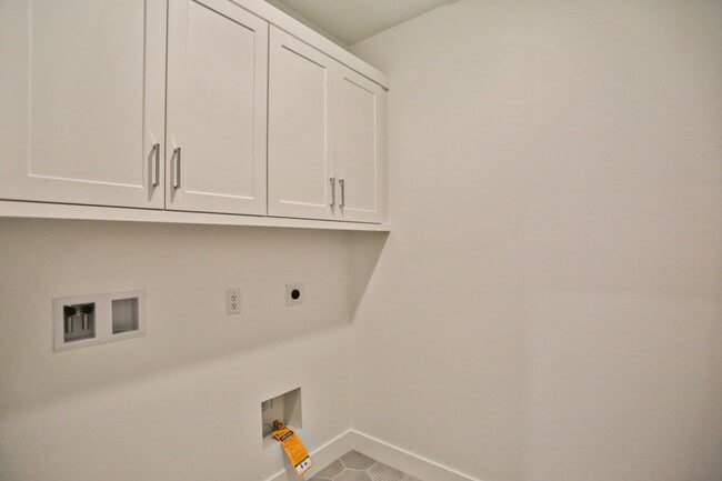 Building Photo - 5 Bedroom SFR in Irvine