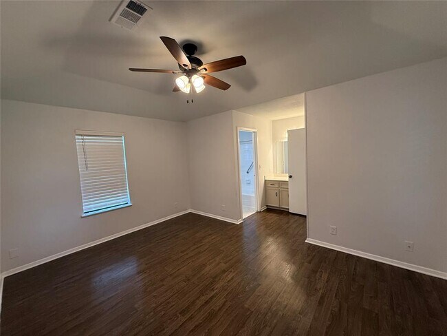 Building Photo - 111 Creekside Dr
