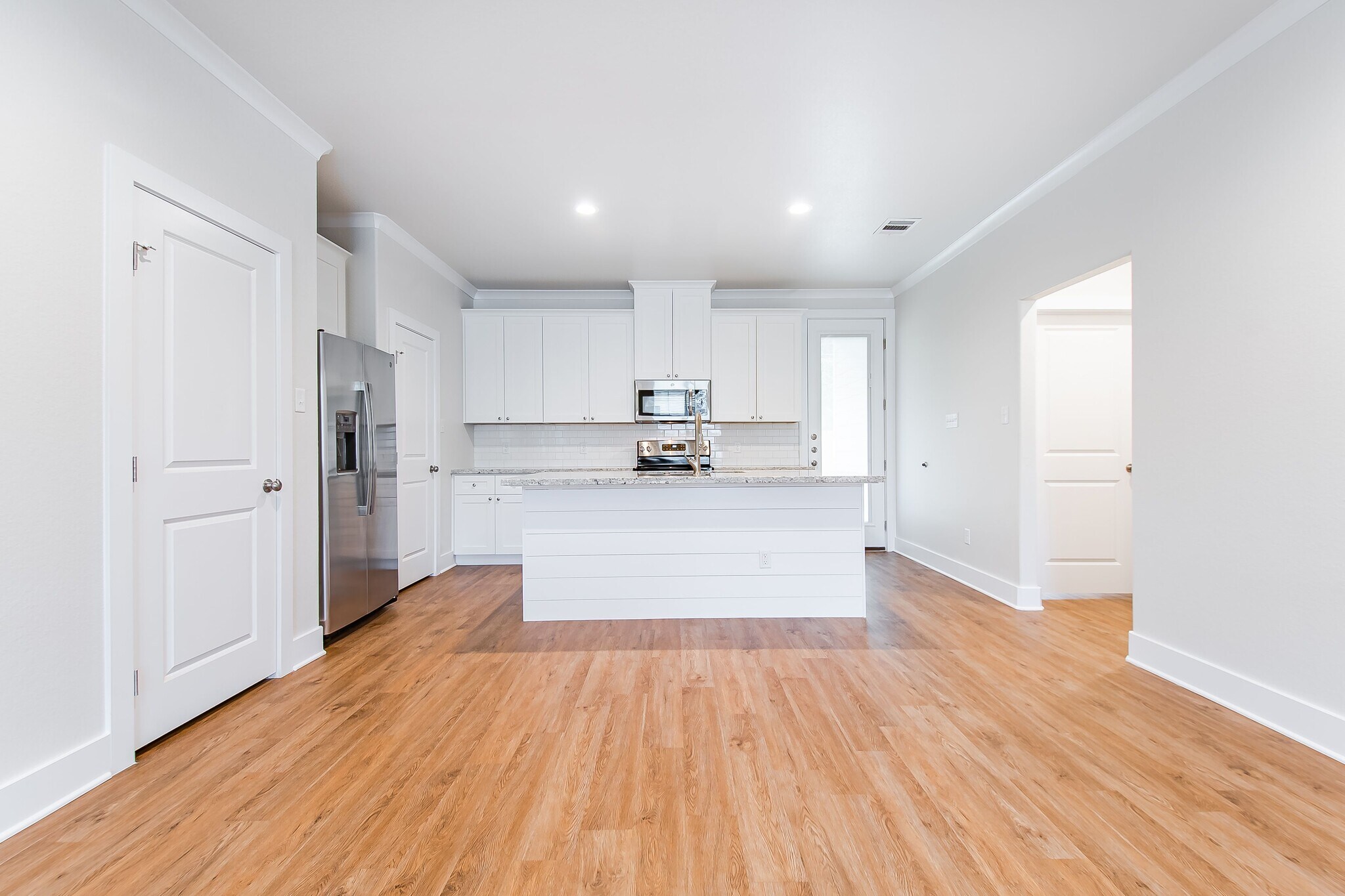Building Photo - 511 Dominik Dr