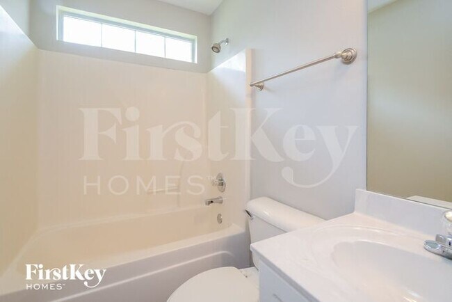 Building Photo - 139 Flagstone Ln