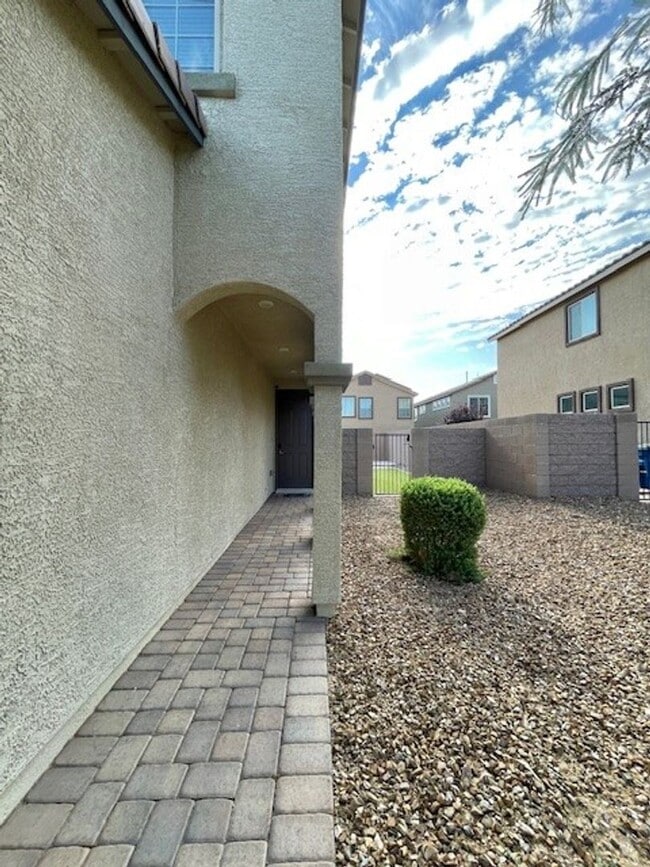 Building Photo - Beautiful South West Home-Coming Soon-8/21/26!