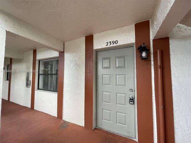 Building Photo - 2390 Coral Springs Dr