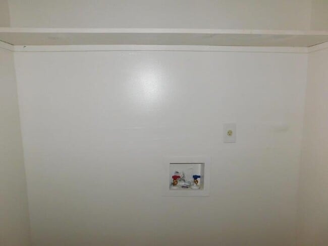 Building Photo - 3367 Kenie Ave