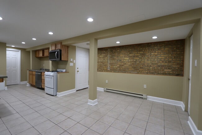 Building Photo - 4457 W Wrightwood Ave