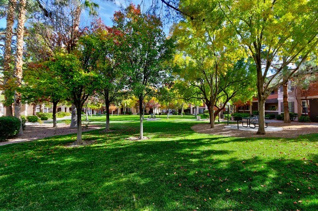 Building Photo - FANTASTIC HIGHLY UPGRADED UNIT FACING THE PARK AND POOL.