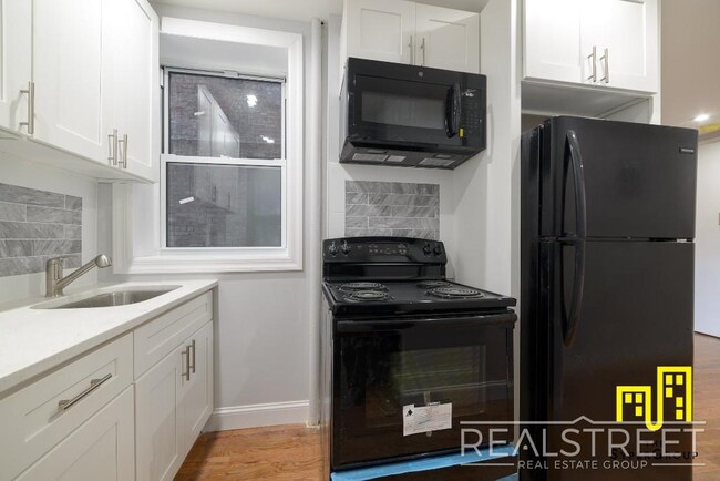 Building Photo - 1 Bed With OD Sapce in Crown Heights!