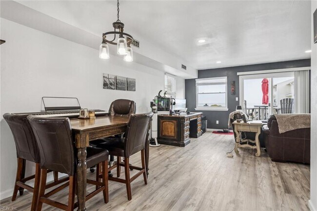 Building Photo - 334 N 1st St