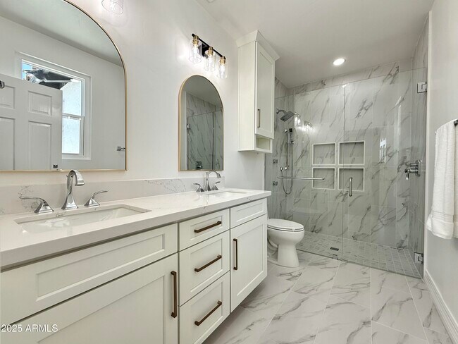 Building Photo - 1523 E Treasure Cove Dr