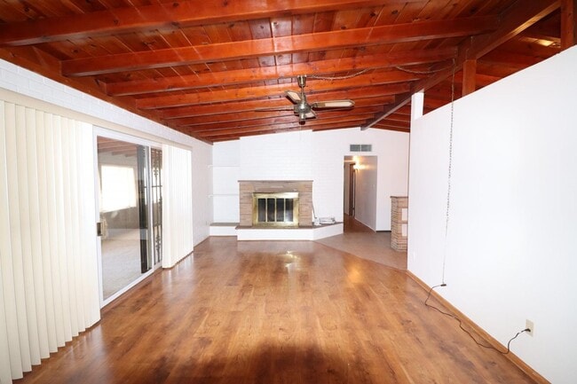 Building Photo - 3 Bedroom 2 Bathroom