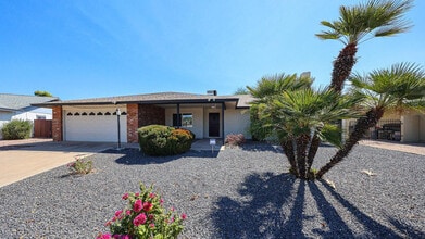 Building Photo - 11207 S Iroquois Dr