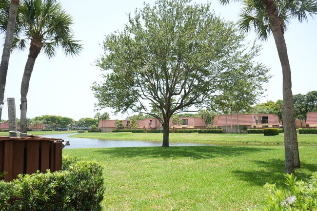 Building Photo - 627 Buttonwood Ln