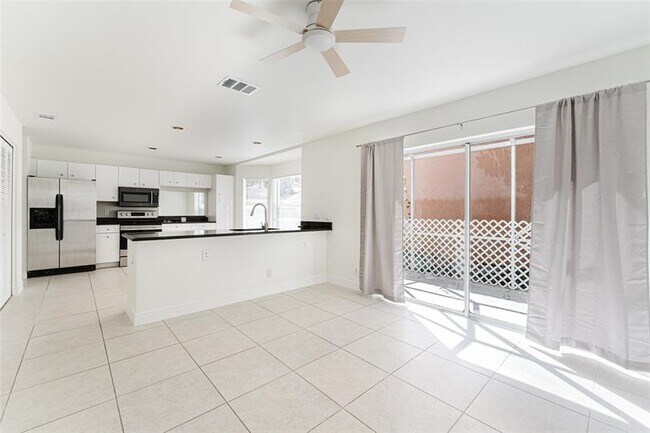 Building Photo - 10646 Lake Oak Way