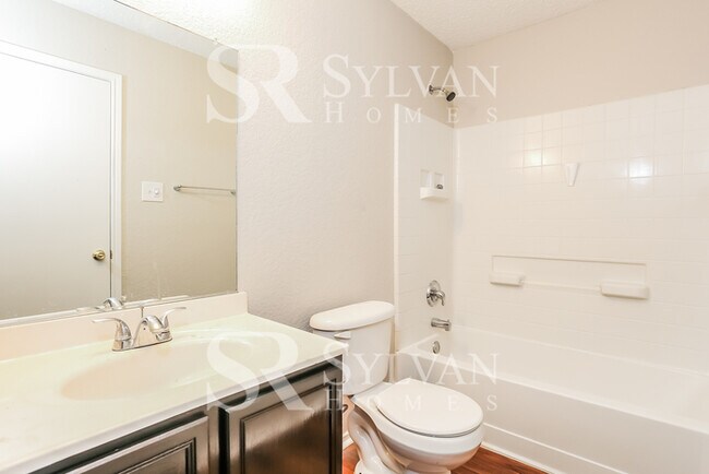 Building Photo - Enjoy living the good life in this 4 bedroom, 2 bathroom home