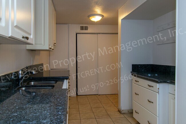 Building Photo - 1228 Southridge Dr