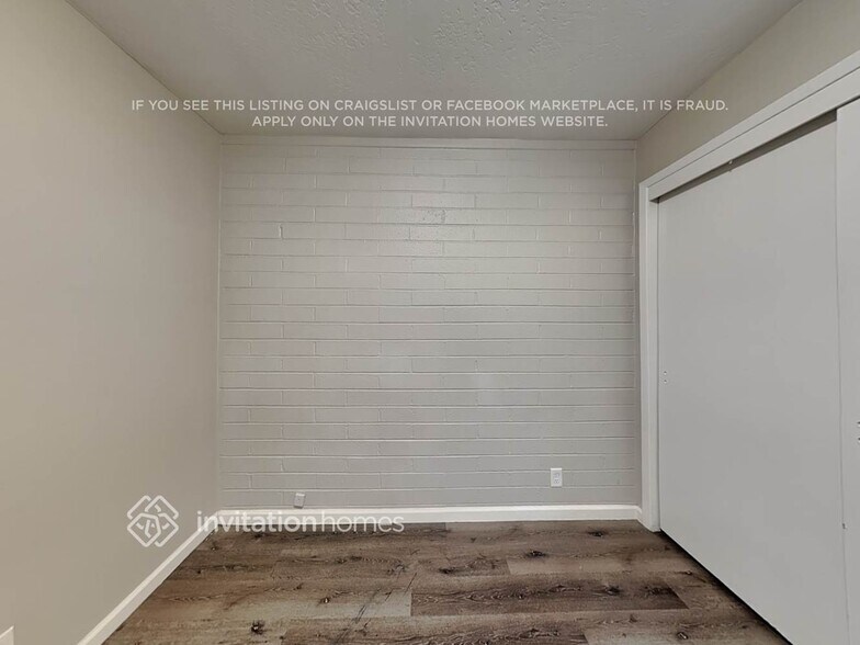 Building Photo - 141 E Millett Ave