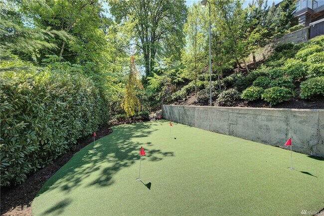 Building Photo - 914 88th Ave NE