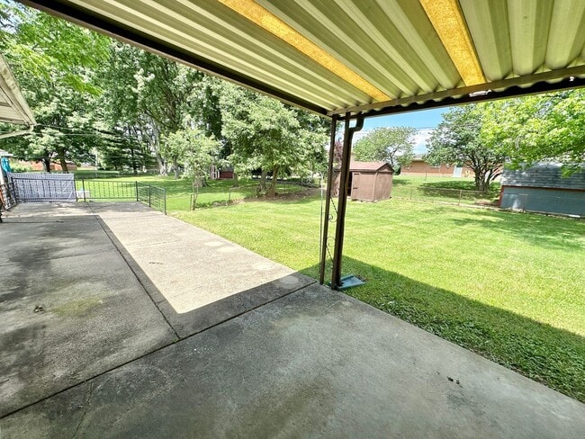 Building Photo - 6530 Pine Cone Dr