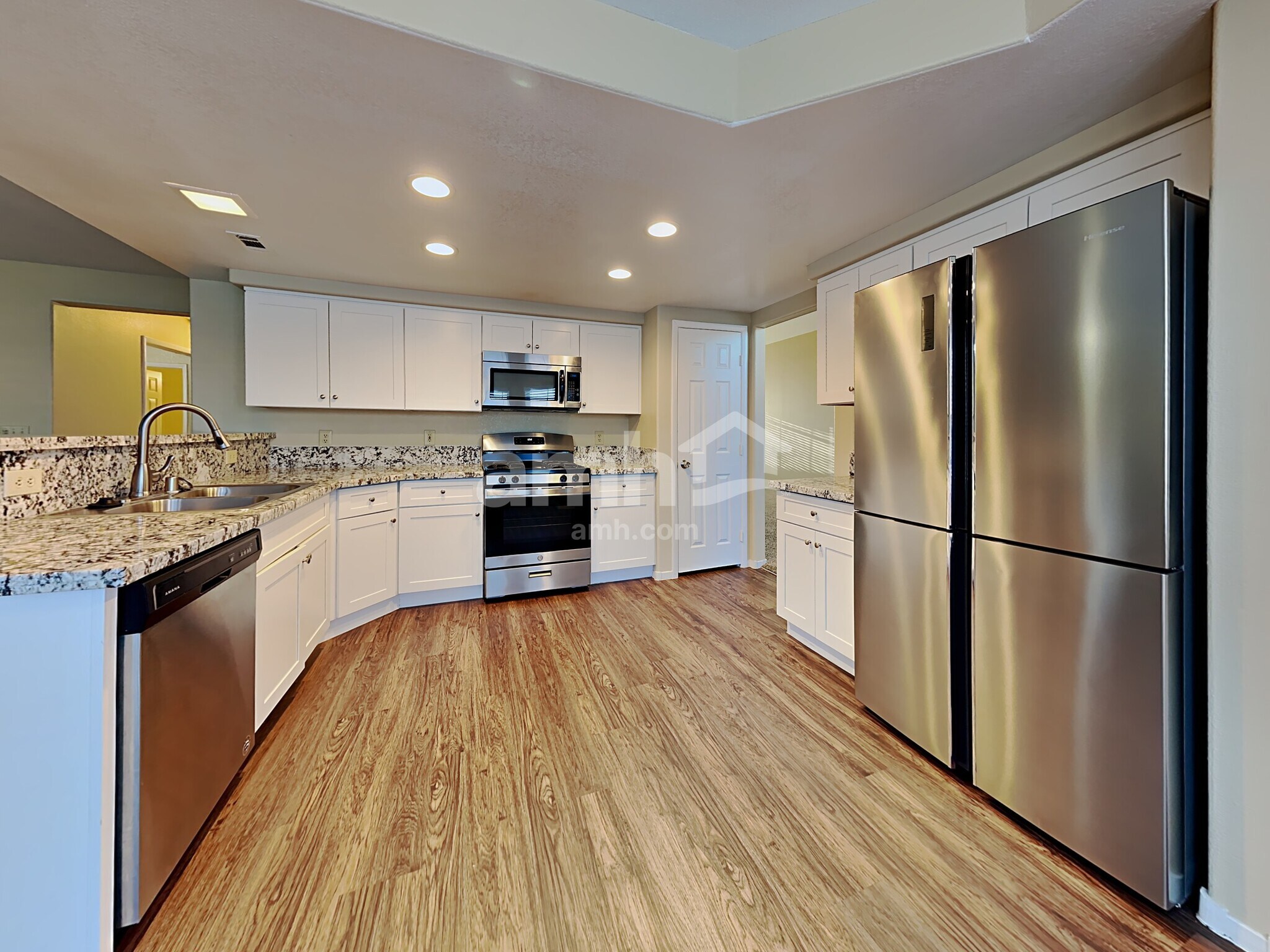 Building Photo - 288 Vallarte Dr