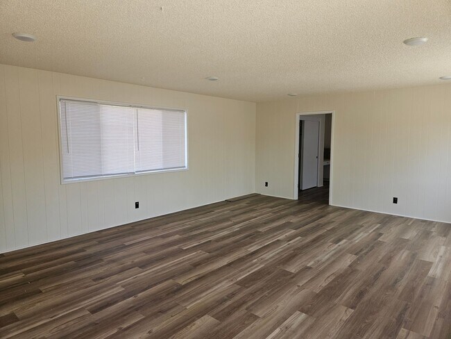 Building Photo - 2106001