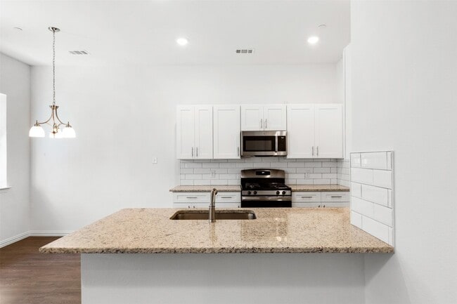 Building Photo - 2406 Ash Ln
