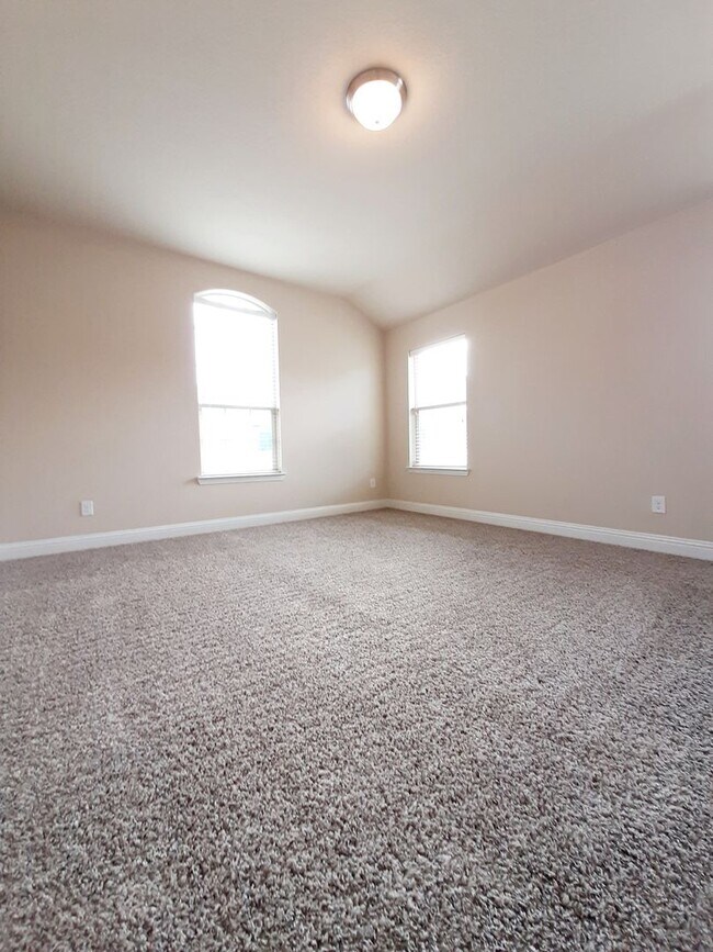 Building Photo - Beautiful 4 Bedroom, 2 Bath in sought after Arlington Neighborhood!